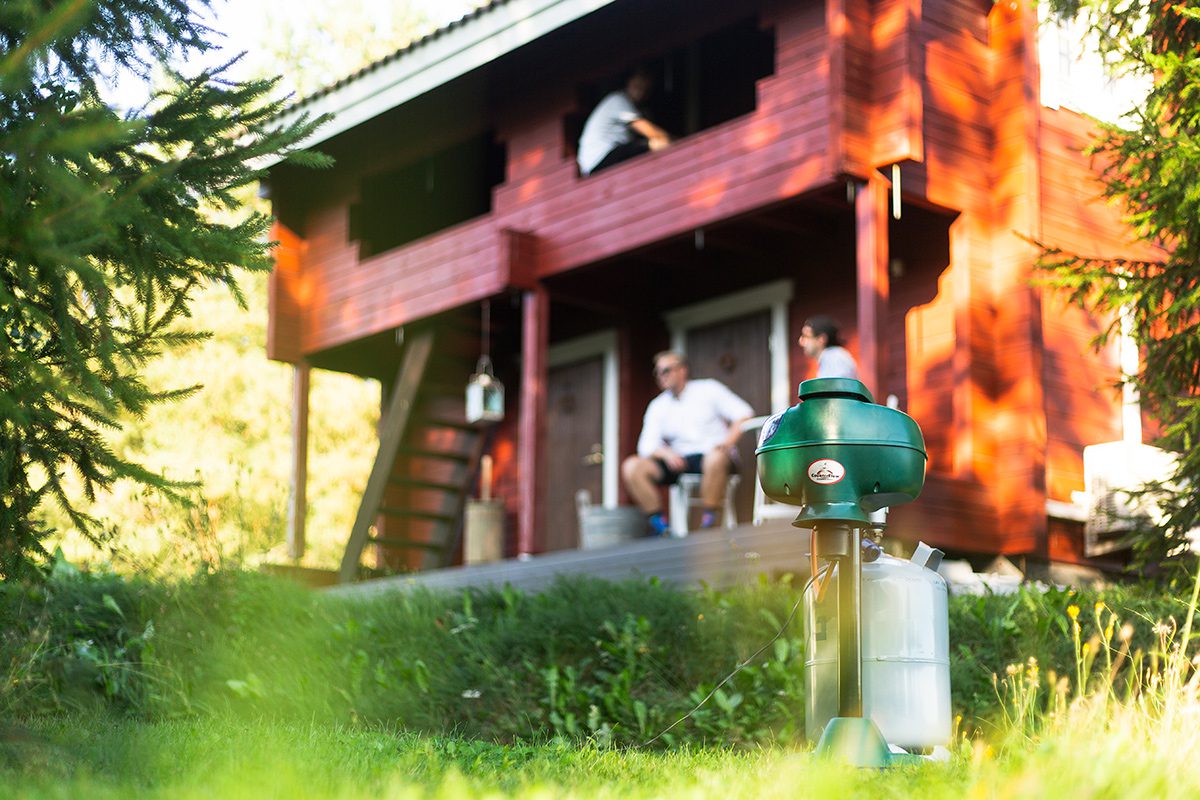Mosquito Magnetin Pioneer mökkipihalla.